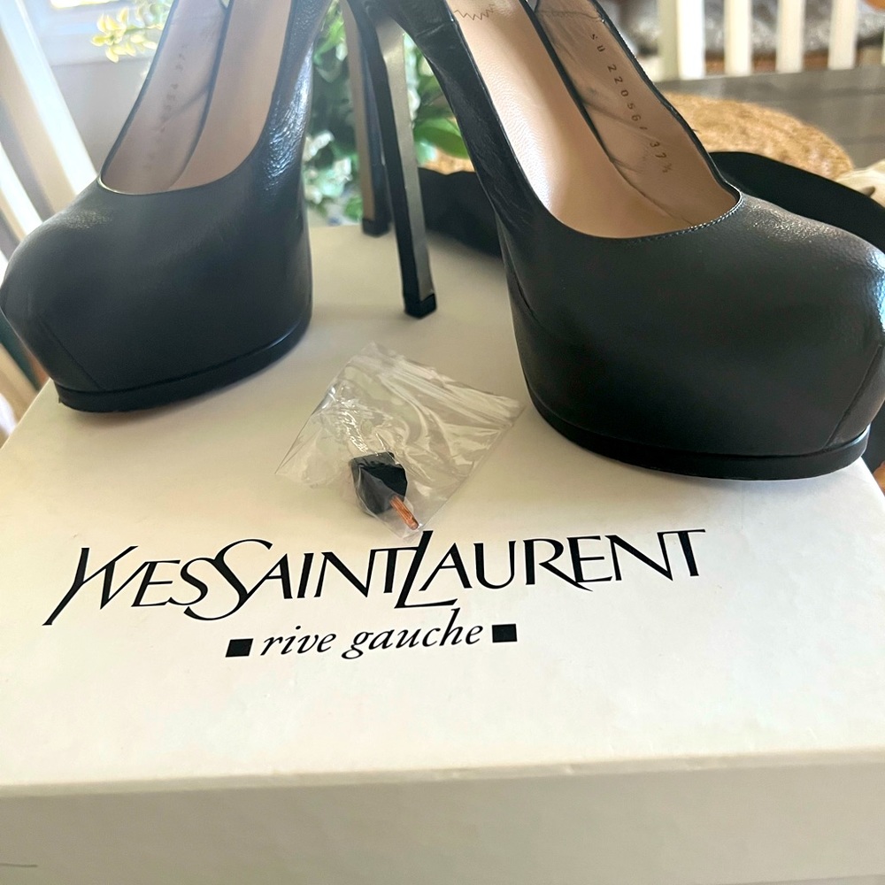 Black Yves Saint Laurent